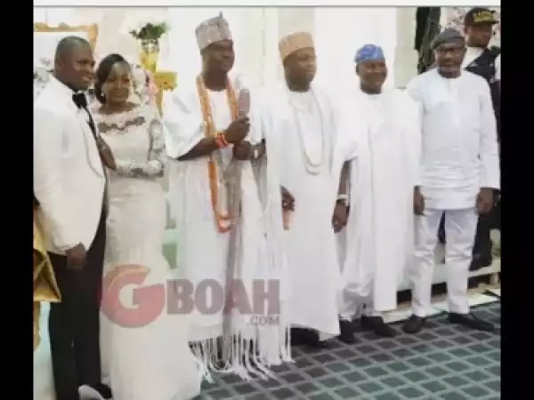 Video: Billionaires wedding! Ooni Of Ife, Dangote, Otedola, Oba Elegushi & Others As They Snap With The Elegushi Couple